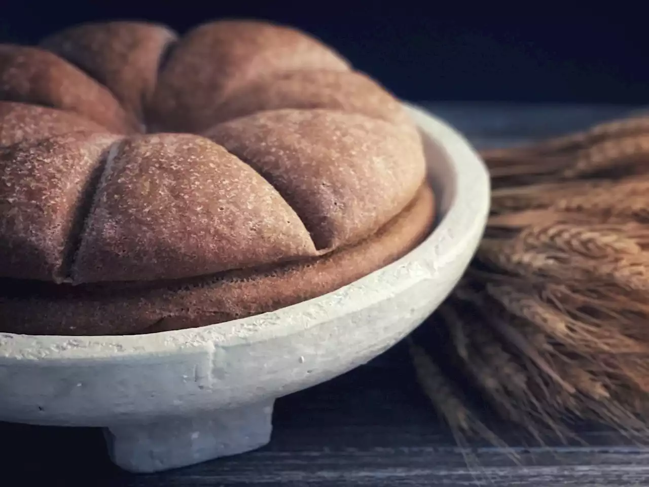 Eat like an ancient Roman by recreating bread from Pompeii