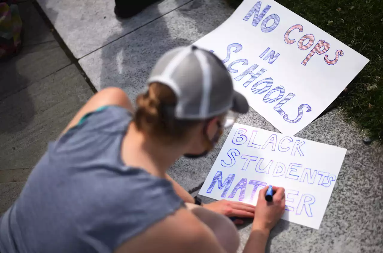 D.C. mayor wants to restore slashed funding for police in schools