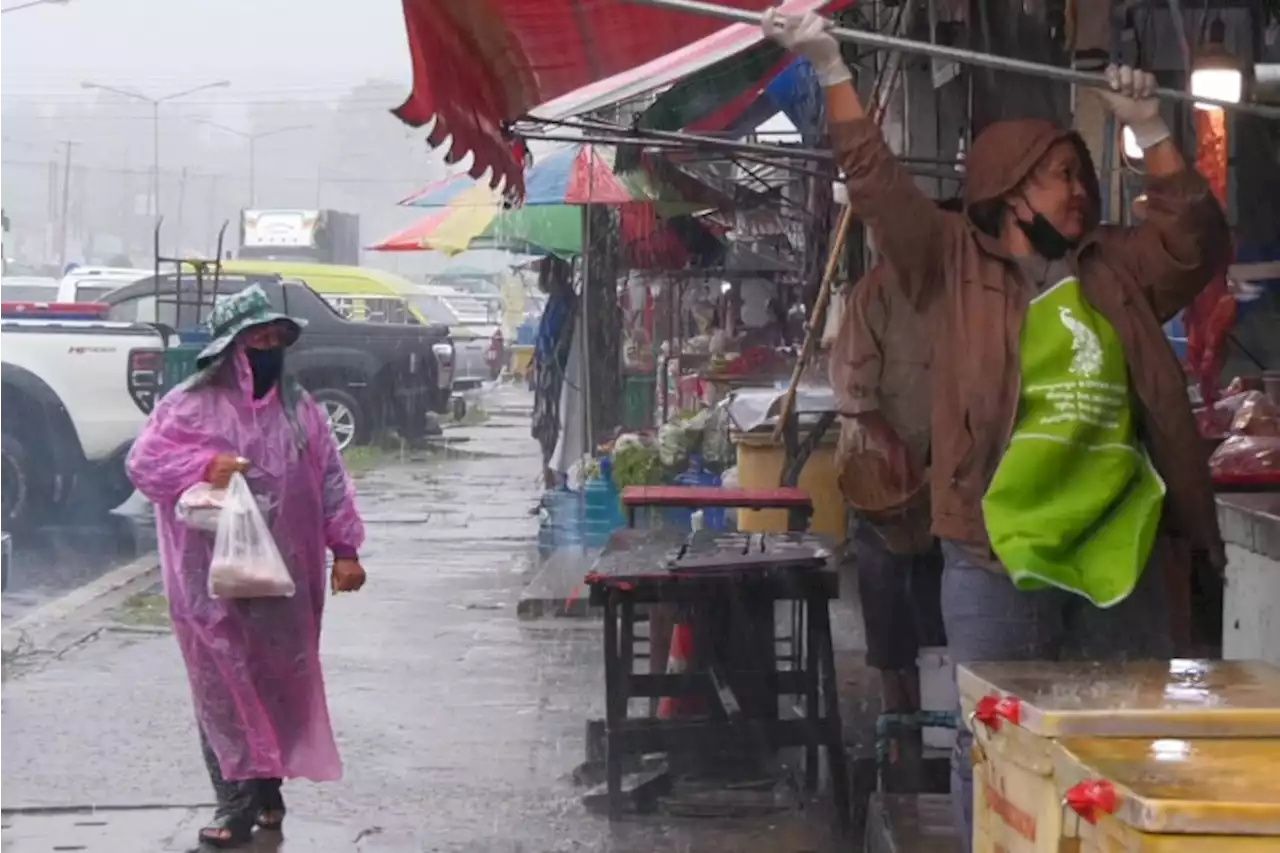 สุรินทร์ฝนตกหนักท้องฟ้าปิดอุณหภูมิลดฮวบเหลือ16องศา