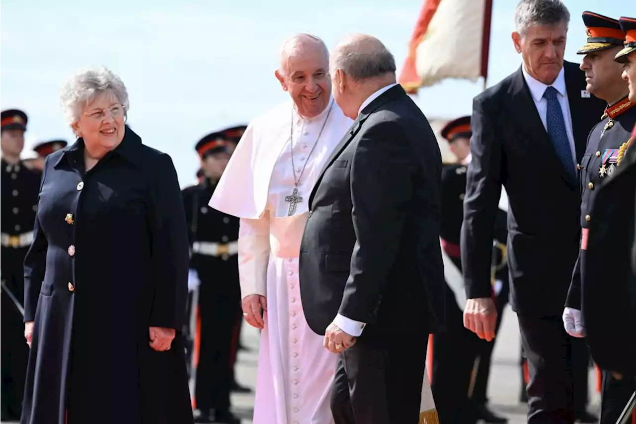 Papa Francesco è a Malta, viaggio nel segno dell'accoglienza