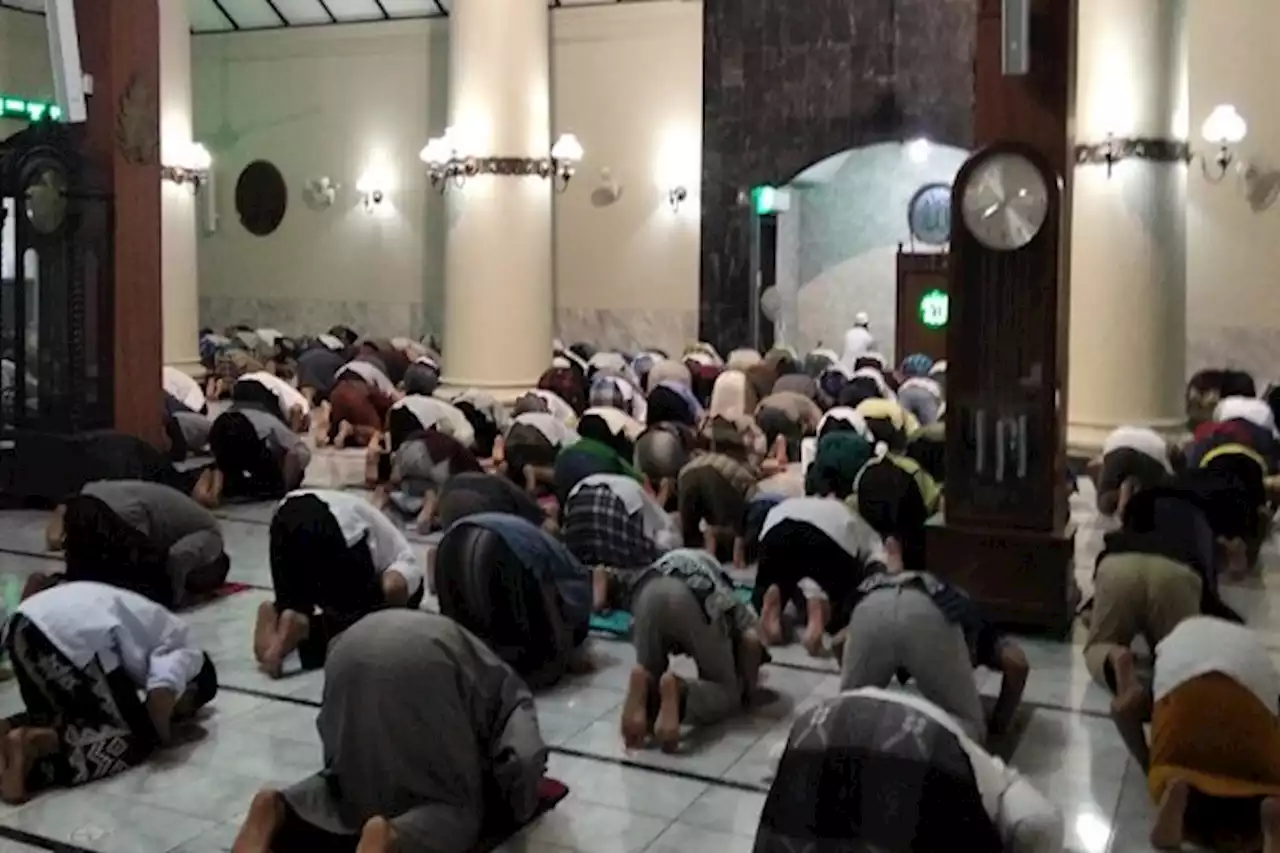 Begini Suasana Salat Tarawih Hari Pertama di Masjid Agung Kudus