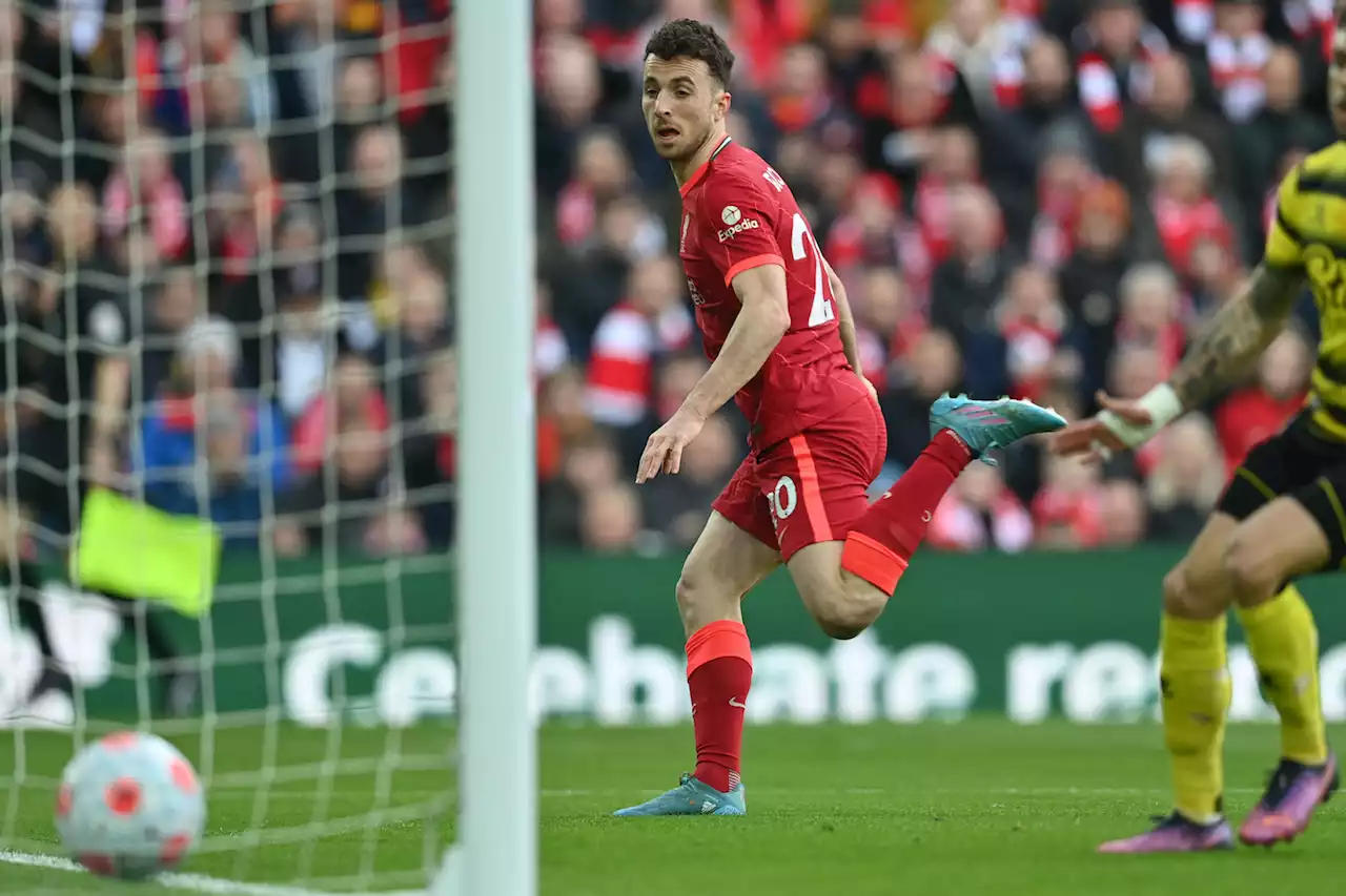 Liverpool go top thanks to perfect 10-game Premier League run