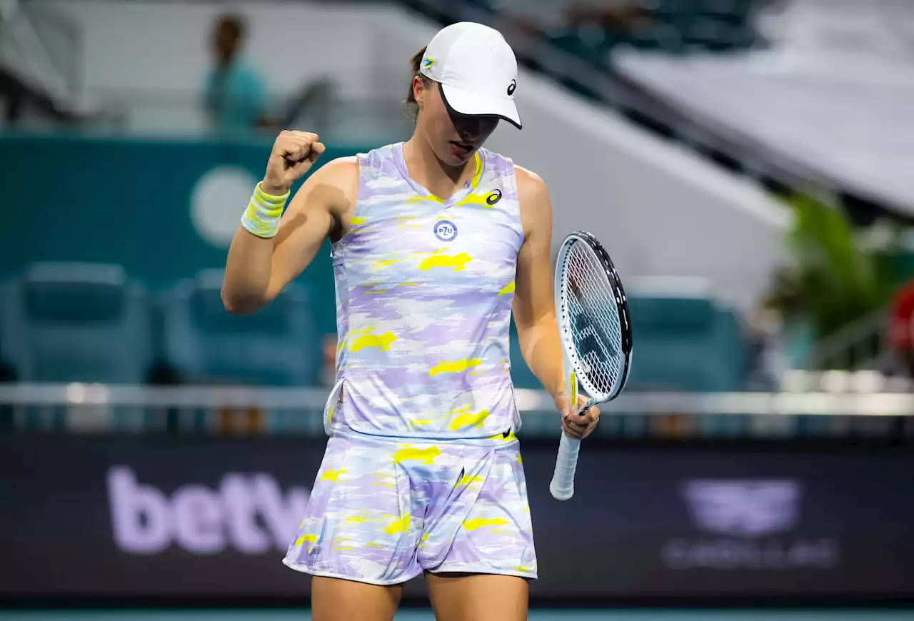 Iga Swiatek blows Naomi Osaka off court to win Miami Open title