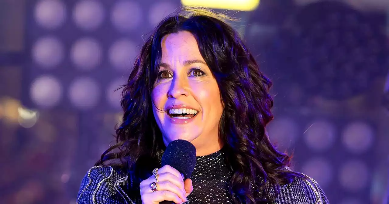 Alanis Morrisette Performs ‘Bridgerton’-Inspired Version of ‘You Oughta Know’