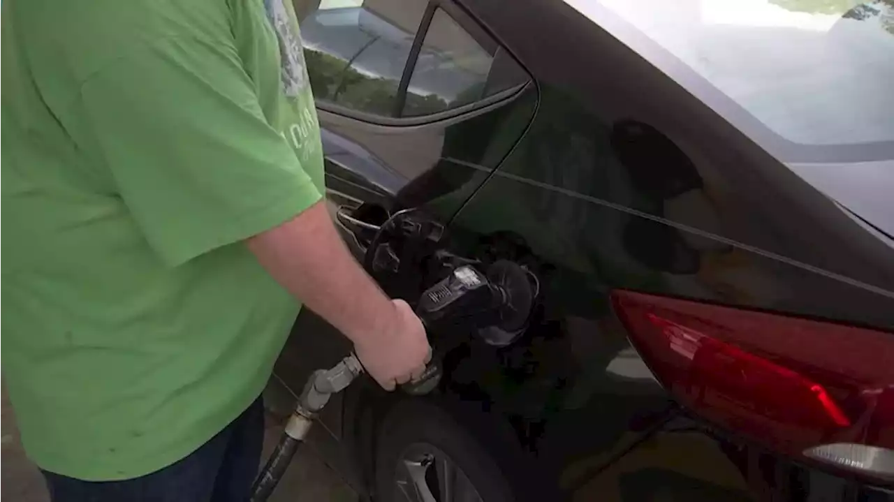 Man notifies store owner of gas price mix-up after filling tank for under $6