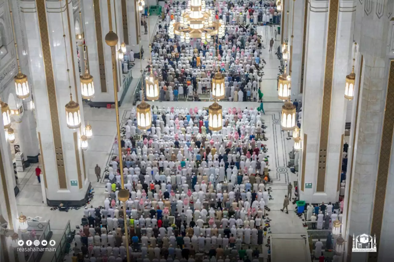 جموع المصلين تؤدي صلاة تراويح ليلة 19 رمضان بالمسجد الحرام | صحيفة المواطن الإلكترونية