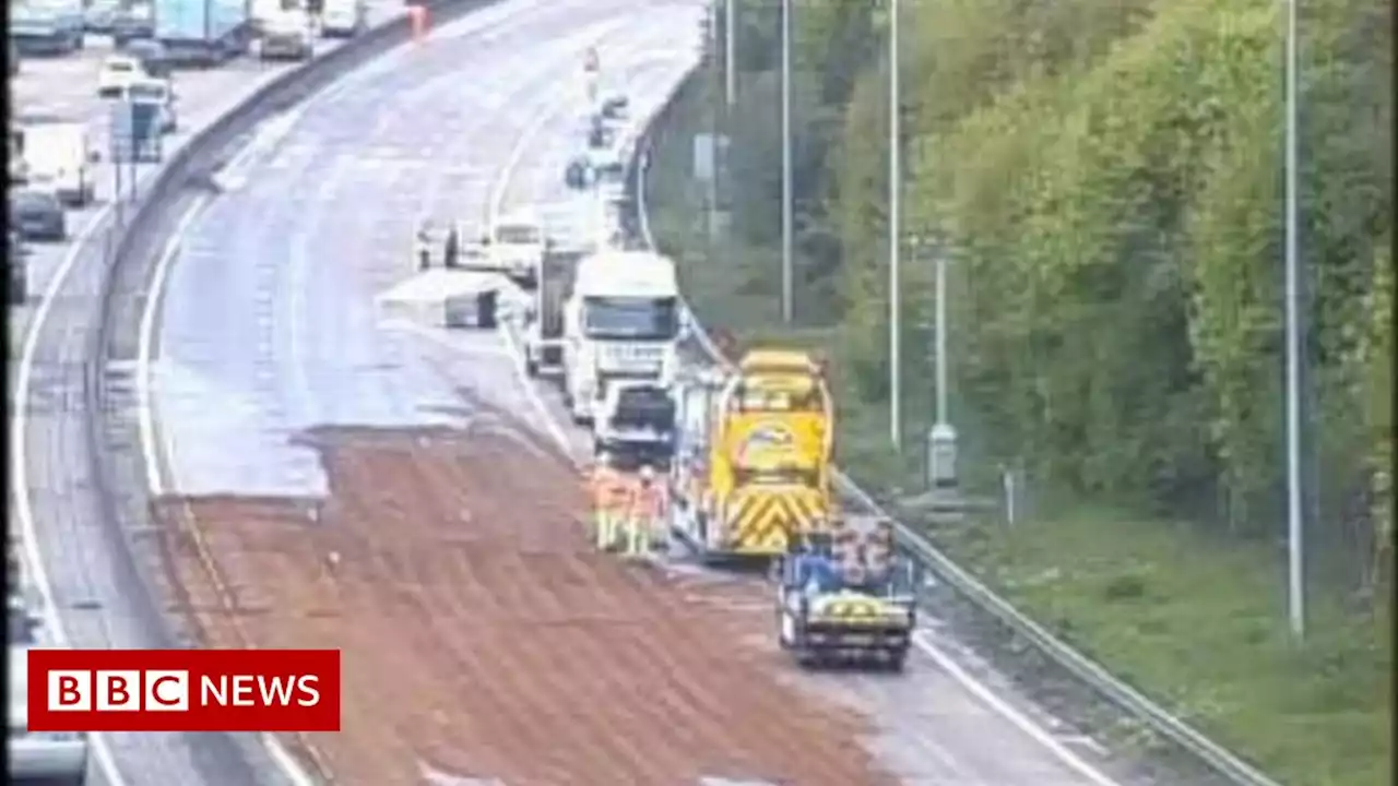 Cooking oil spillage causes chaos on M25