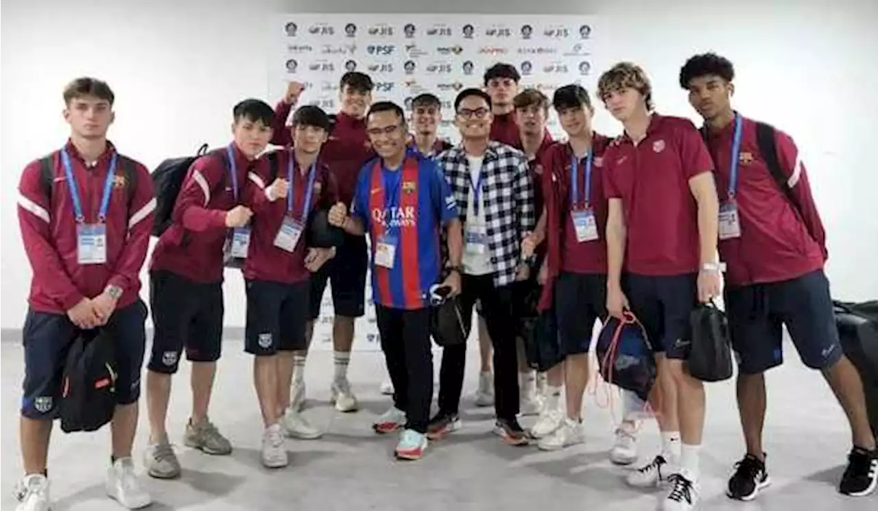 Saleh Husin Bertemu Pemain Barca Junior: Stadion JIS Rasa Camp Nou