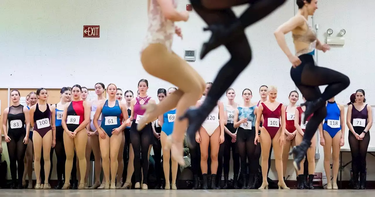 Más de 900 bailarines compiten por uno de los pocos lugares abiertos en Radio City Music Hall