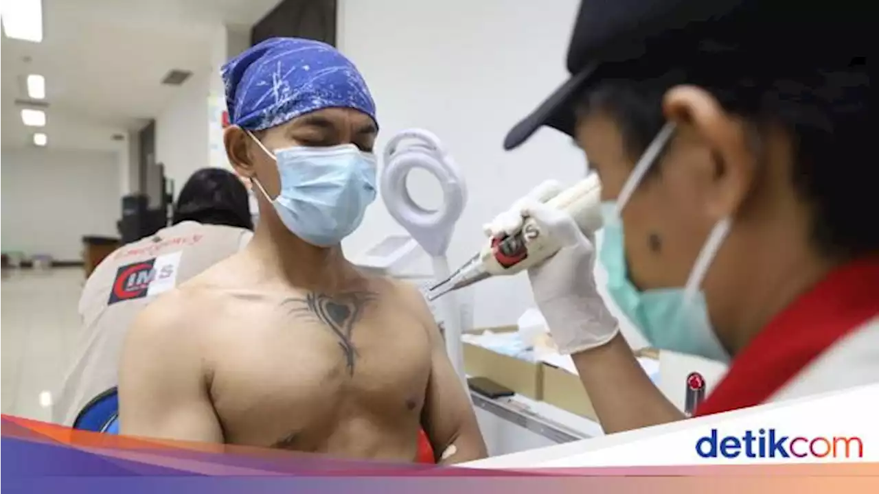 Jelang Lebaran, 50 Pria Antre Hapus Tato di Kantor Walkot Jakut