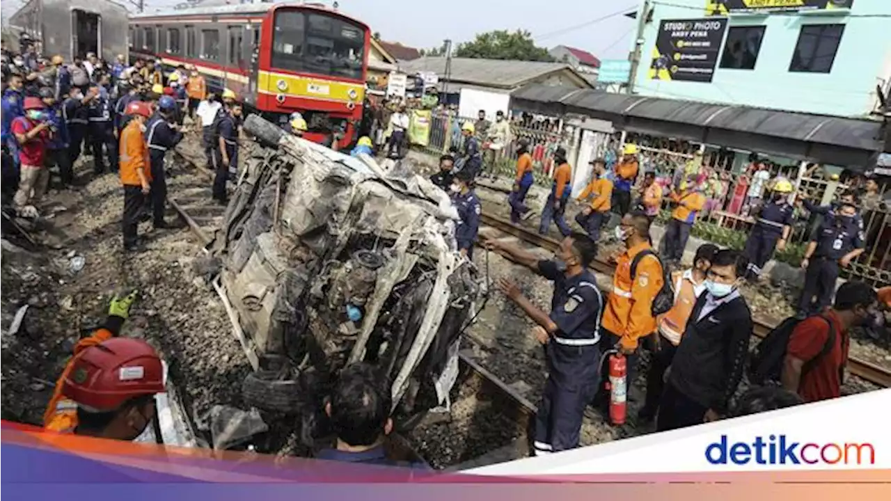 Kecelakaan KRL Vs Mobil, KAI Akan Laporkan dan Tuntut Pengemudi