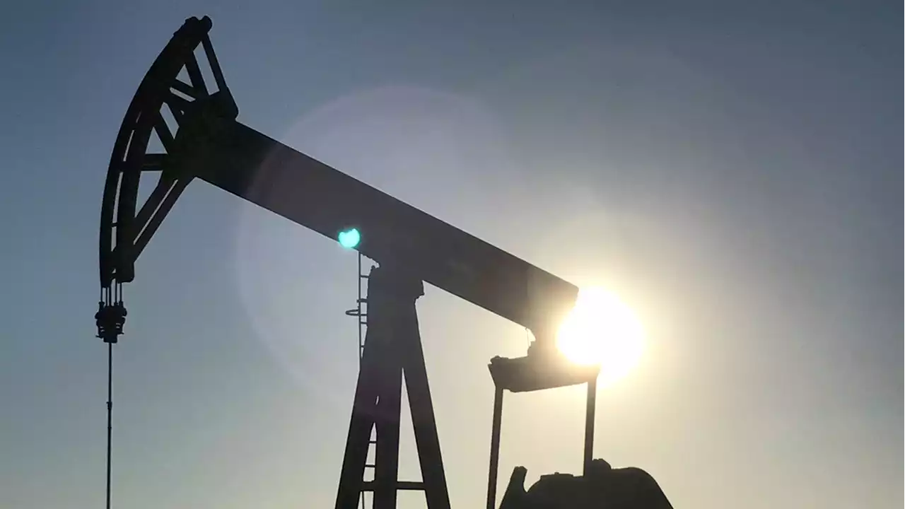 Oil prices rise 1% after falling in previous session