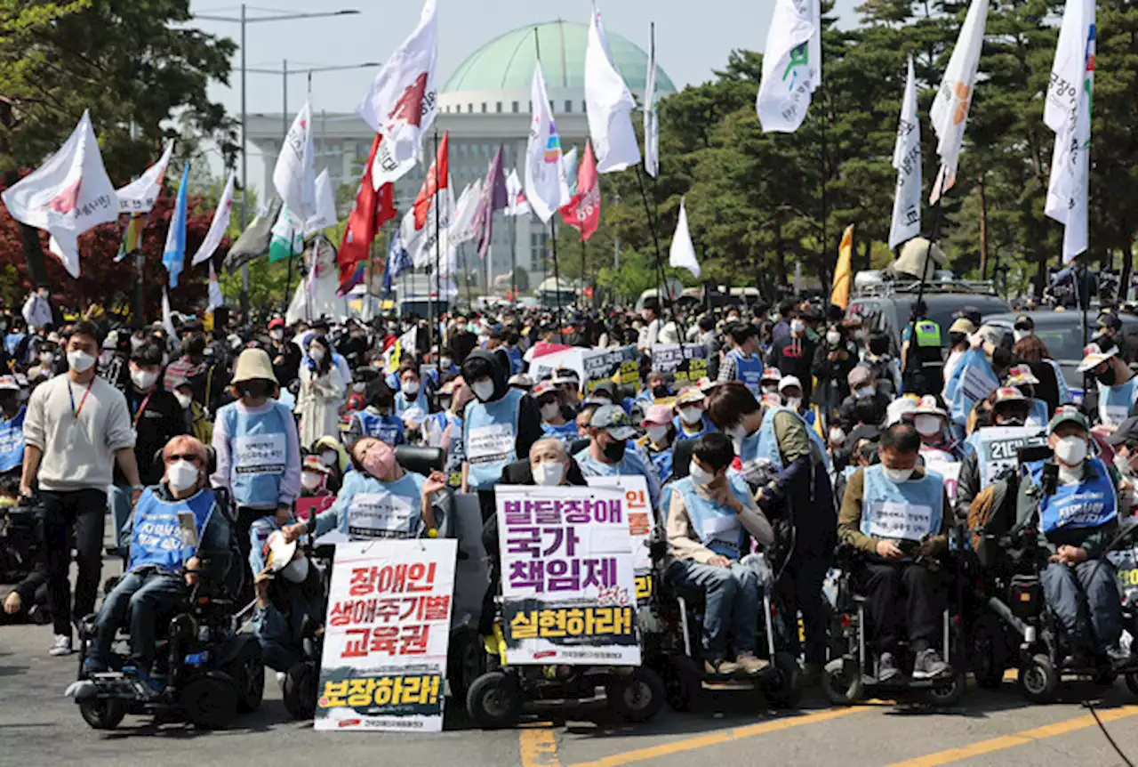 전장연 “인수위 장애인 정책 답변 추상적”…내일 출근길 지하철 시위 재개