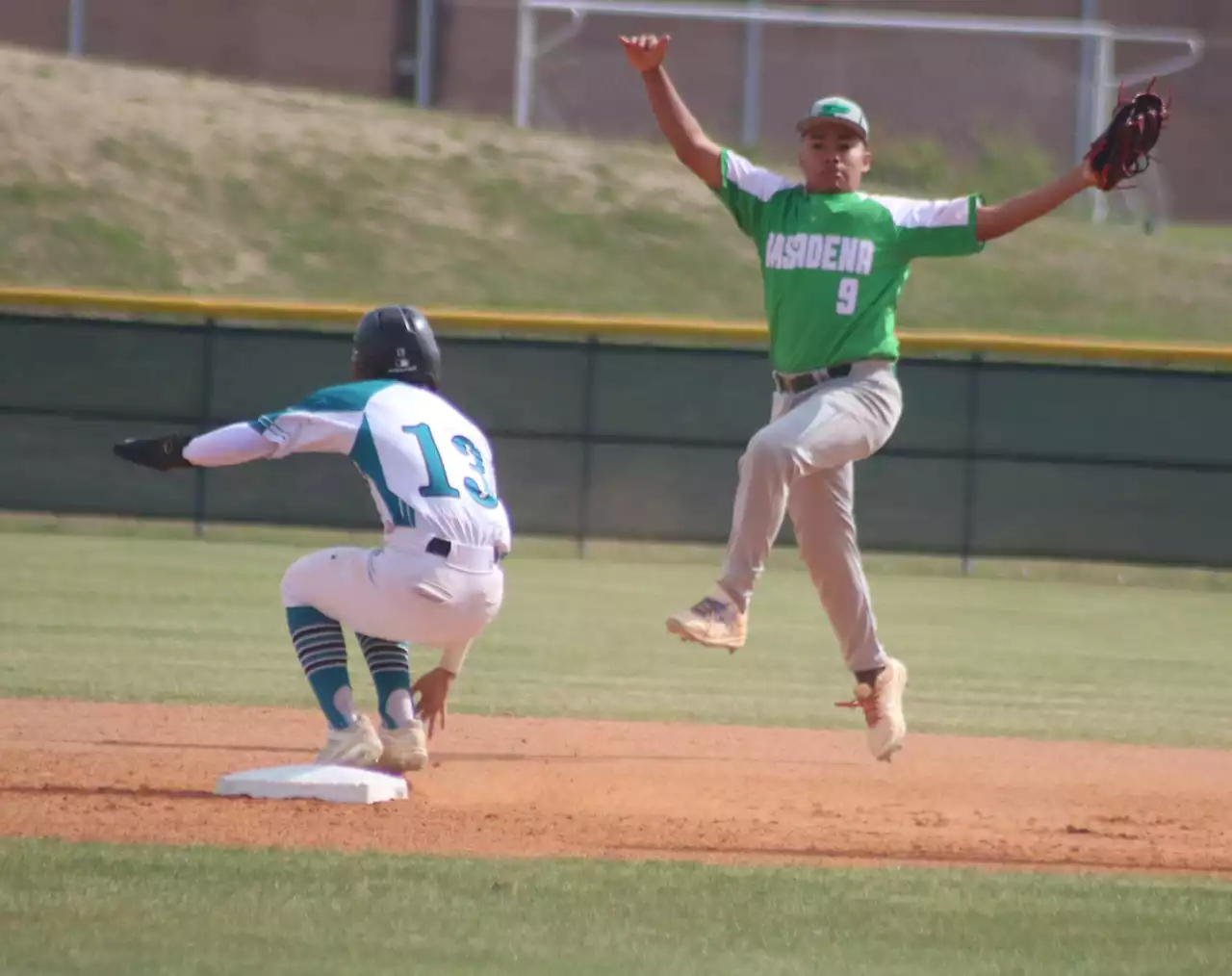 Memorial’s pitching has been outstanding for last two district contests as the club goes to 7-2.