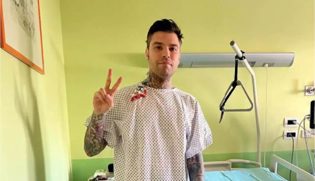 Fedez e la foto della cicatrice: «Dall'intervento ho perso 10 kg»