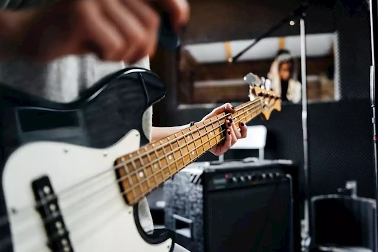 Eerste klassiek concerto in België voor elektrische basgitaar, samen met Brussels Philharmonic Orchestra