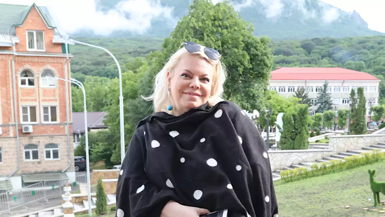 Яна Поплавская ответила на скандальные слова звезды «Сватов» Александра Феклистова о россиянах