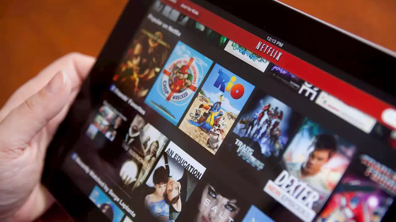 Netflix considers adverts after losing subscribers for the first time in ten years