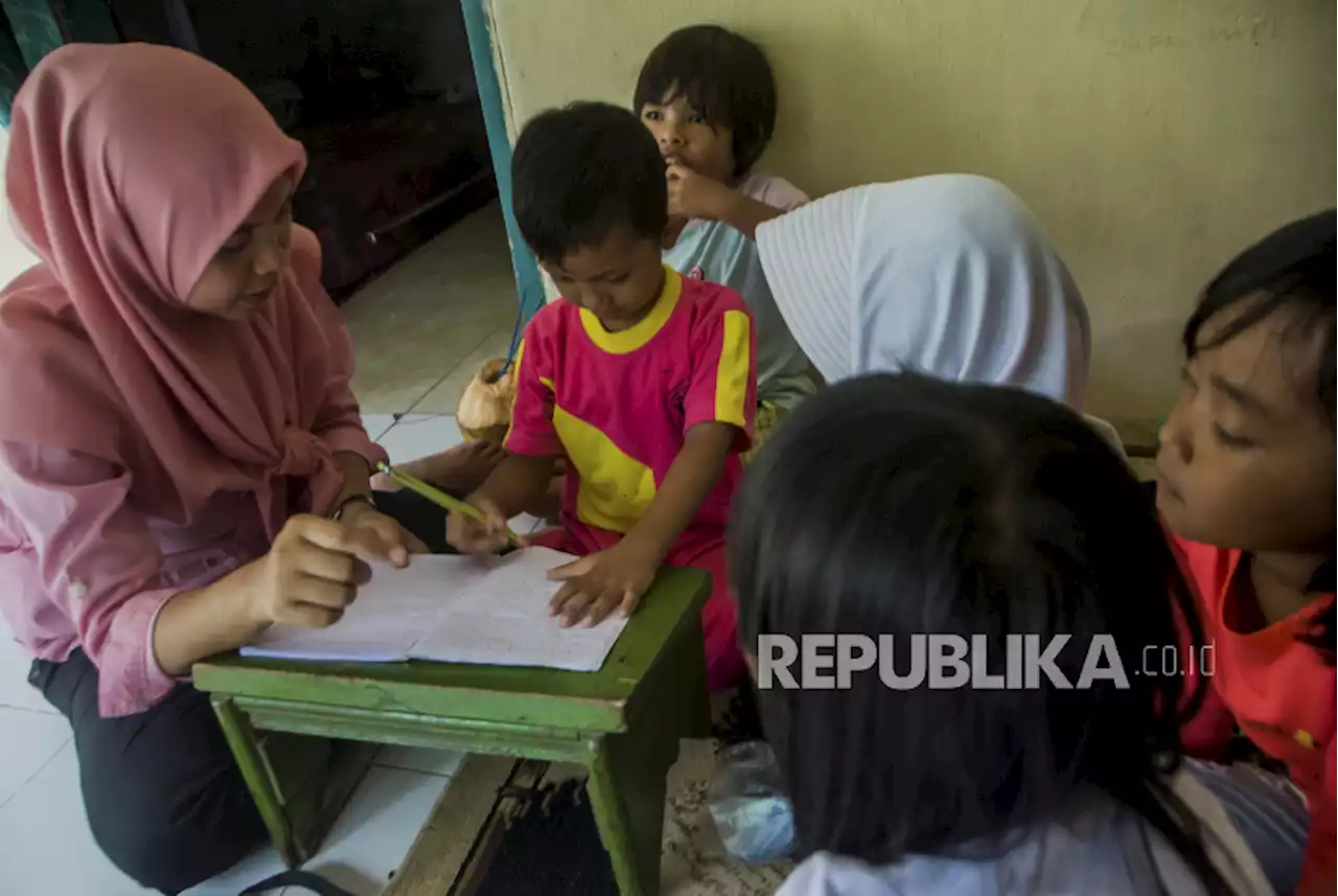 Pemkab Banyuwangi Salurkan Insentif Rp 7,2 Miliar 1.200 Guru PAUD-TK |Republika Online