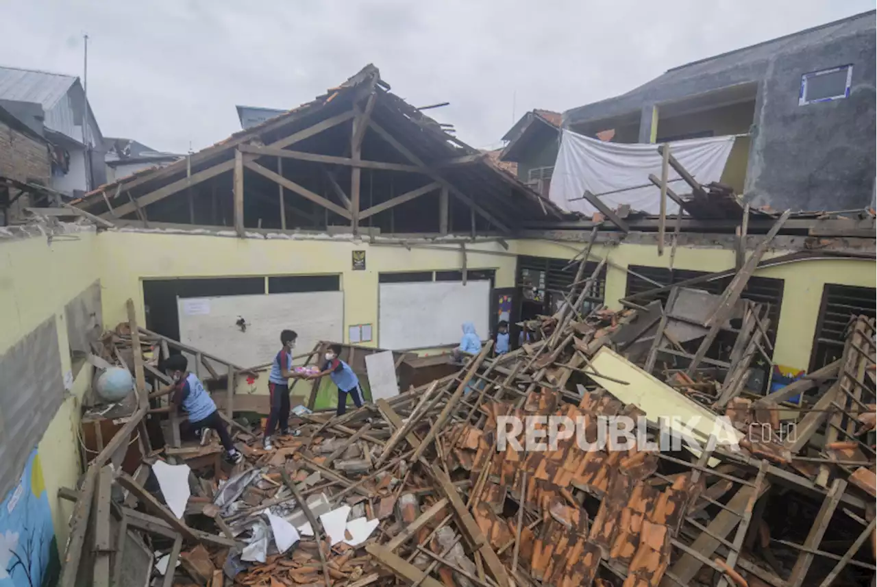 Pemkot Bogor Diminta Prioritaskan Renovasi Sekolah |Republika Online