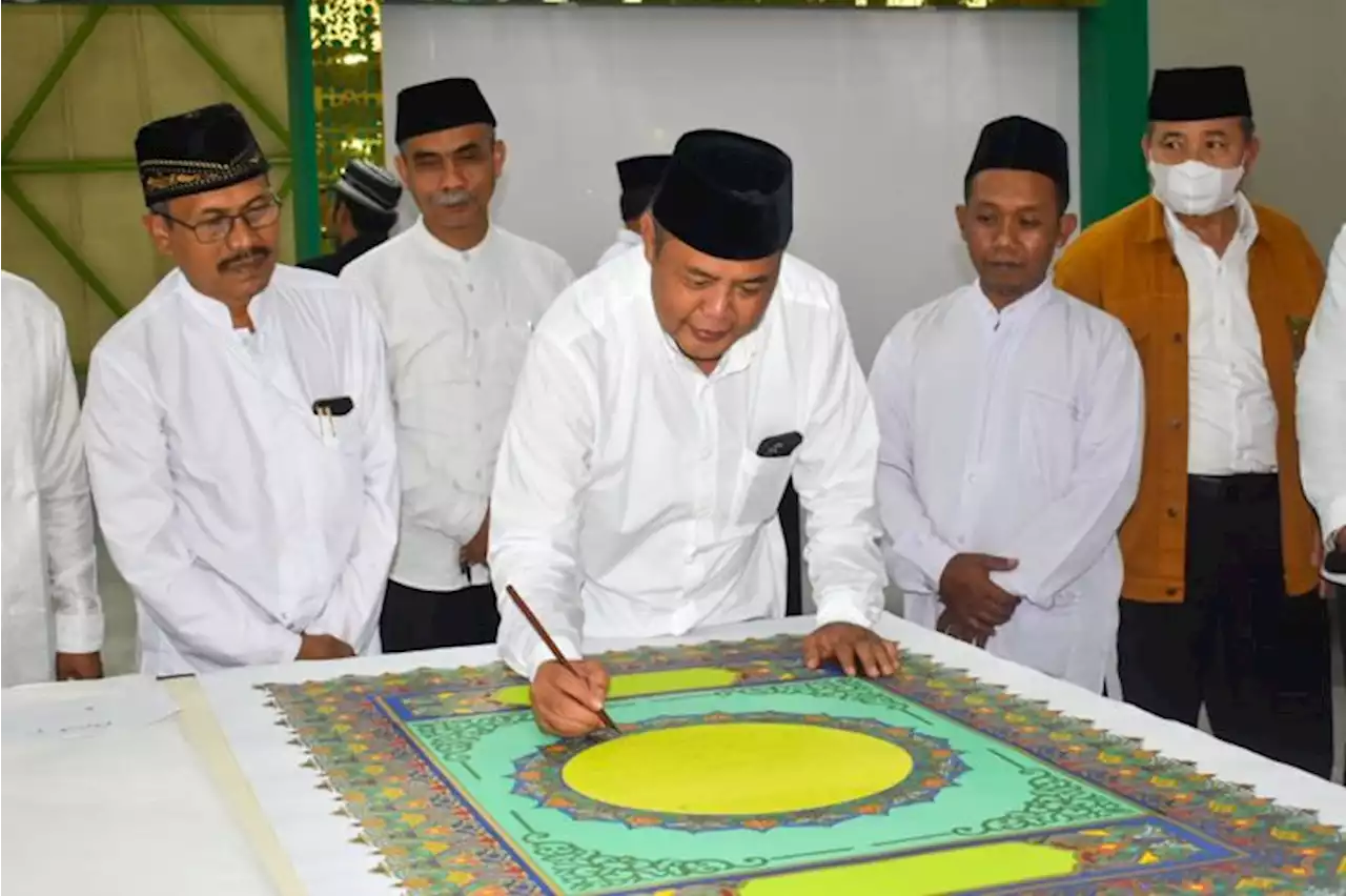 Ini Keistimewaan Al Quran Raksasa yang Dipesan Bupati Karanganyar