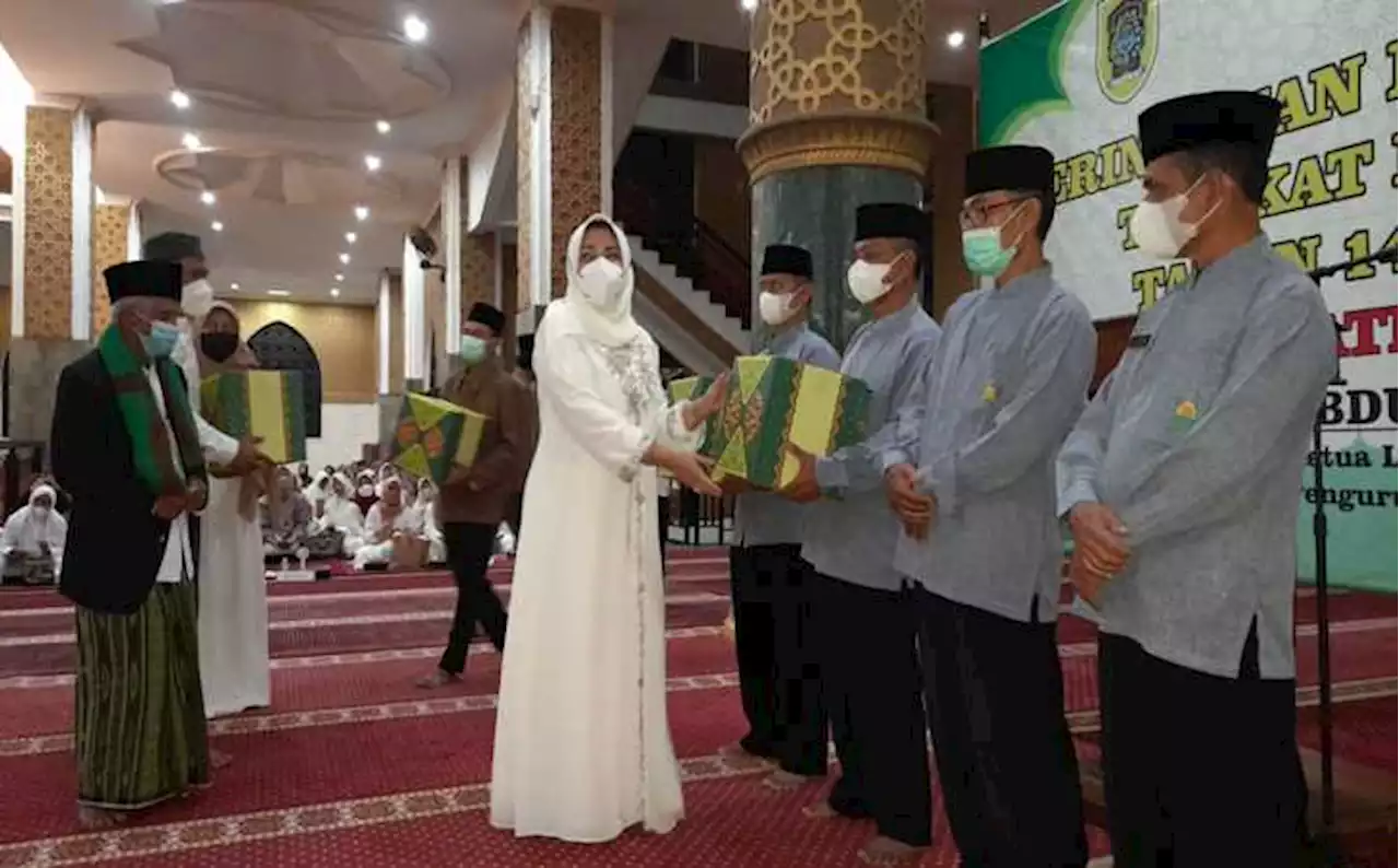 Nuzululquran di Masjid Agung Klaten, Bupati Bagikan 100 Paket Sembako