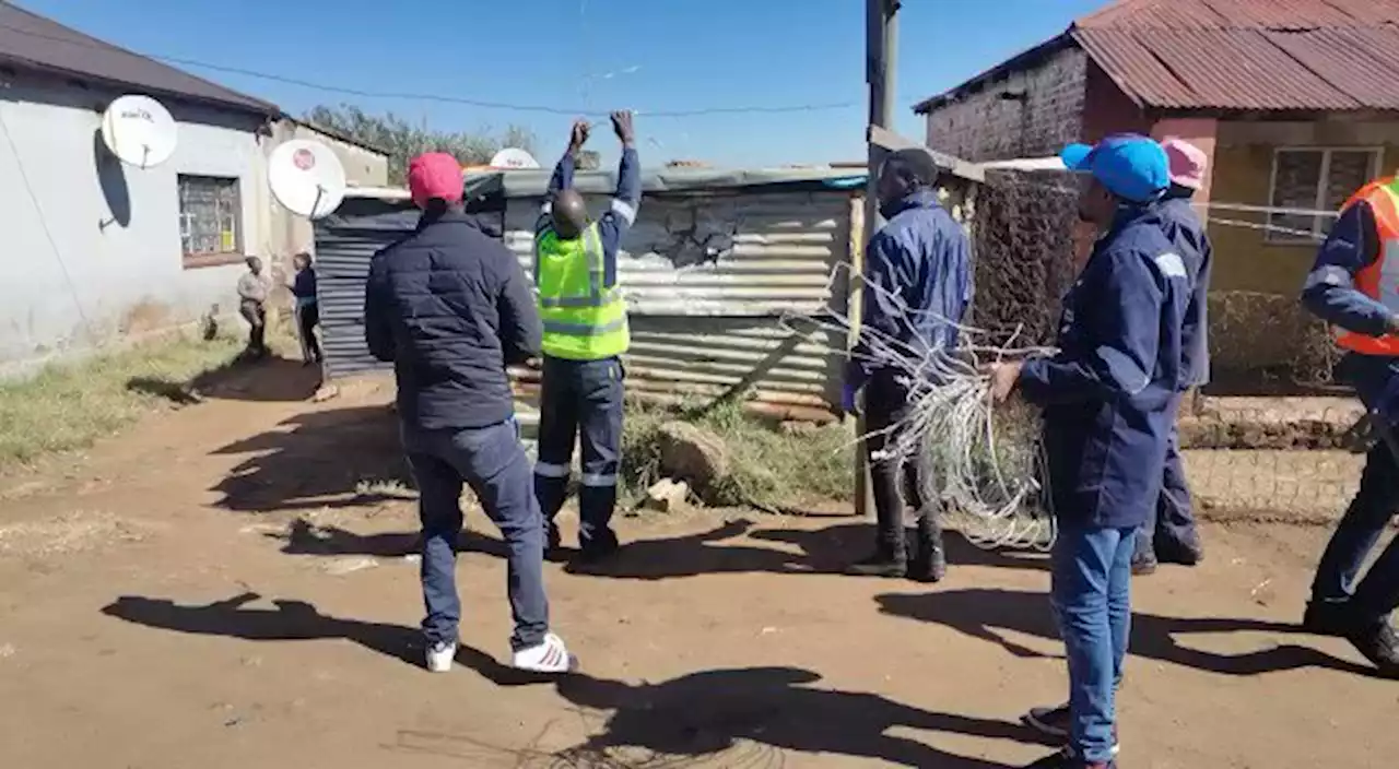 Authorities move into Kliptown’s Chicken Farm to cut illegal power lines as Cele meets Diale family