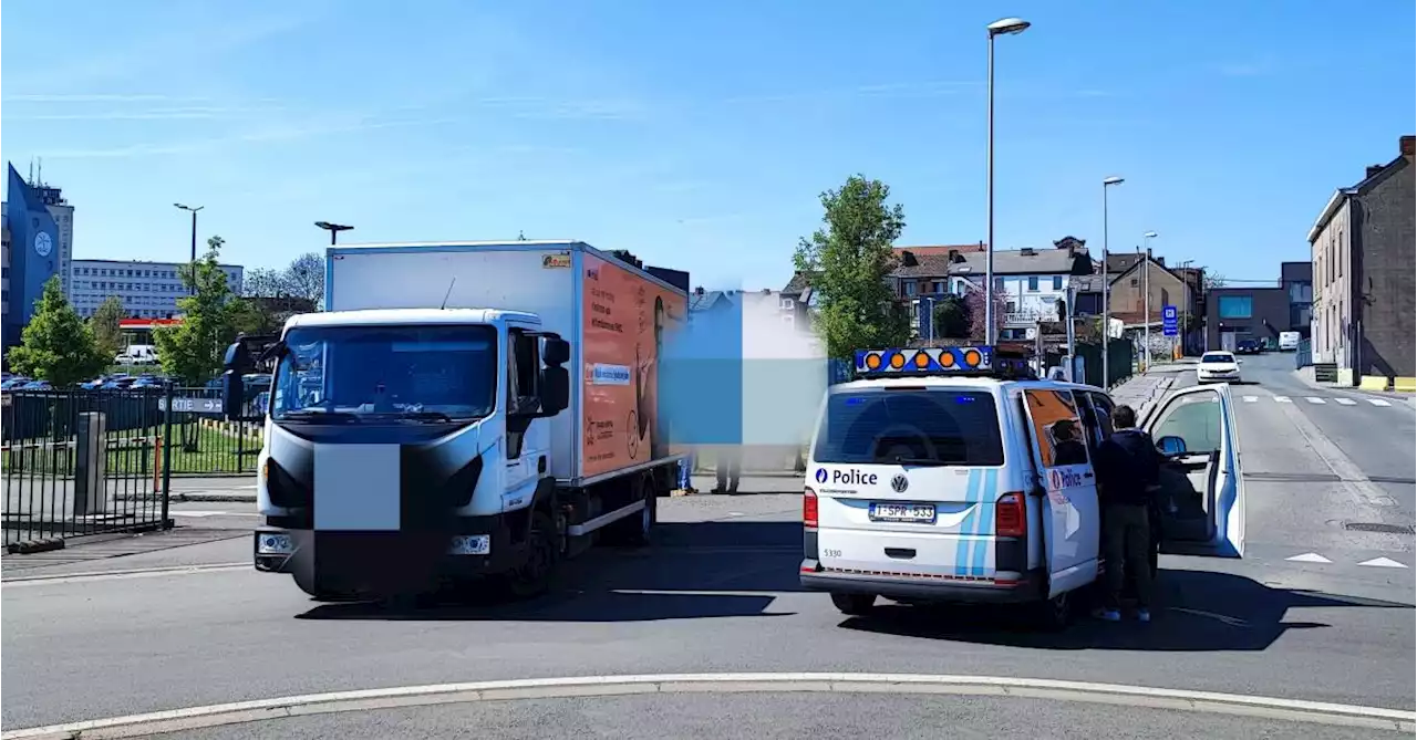 Un piéton dans un état grave après avoir été percuté par un camion à Charleroi