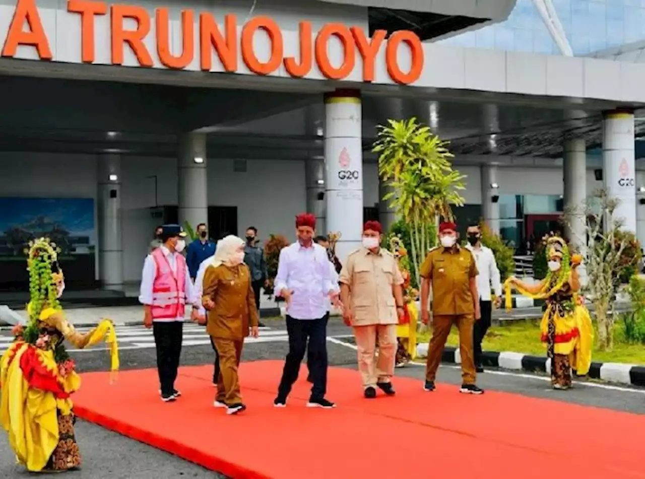 Kunjungi Madura, Jokowi dan Prabowo Beli Sepasang Belangkon Khas Sumenep