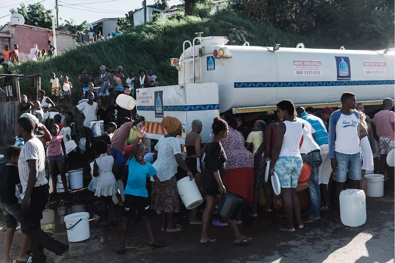 Desperation hits South Africa flood victims