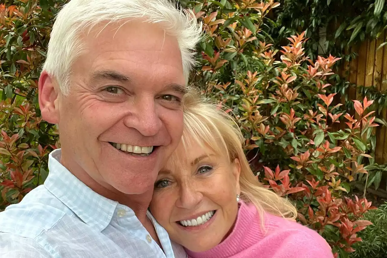 This Morning's Phillip Schofield sends fans wild as he reunites with former Going Live presenter Sarah Greene