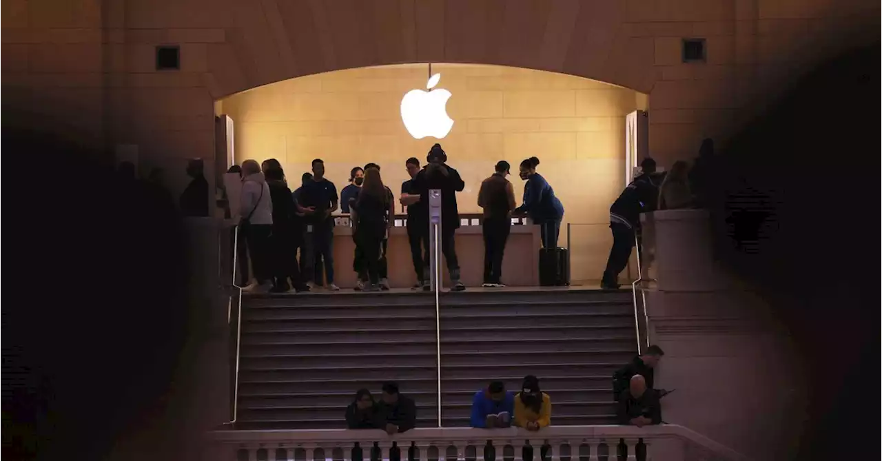 NYC Apple retail workers want a $30 minimum wage