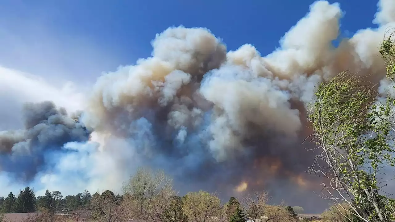 'Wall of fire' forces evacuations near Arizona tourist town