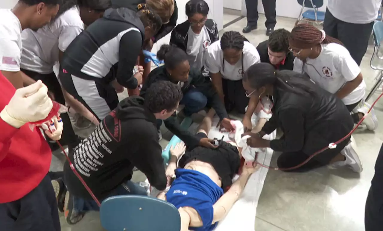 Dothan High students learn first-responder training