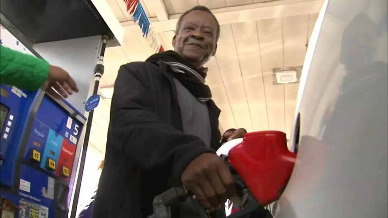 Willie Wilson names gas giveaway locations for 3rd event in Chicago, suburbs