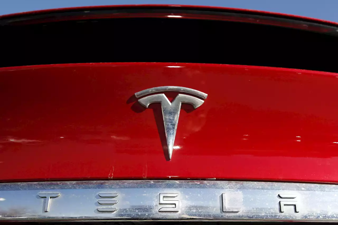 Tesla 1Q earnings 7 times more than year ago on strong sales