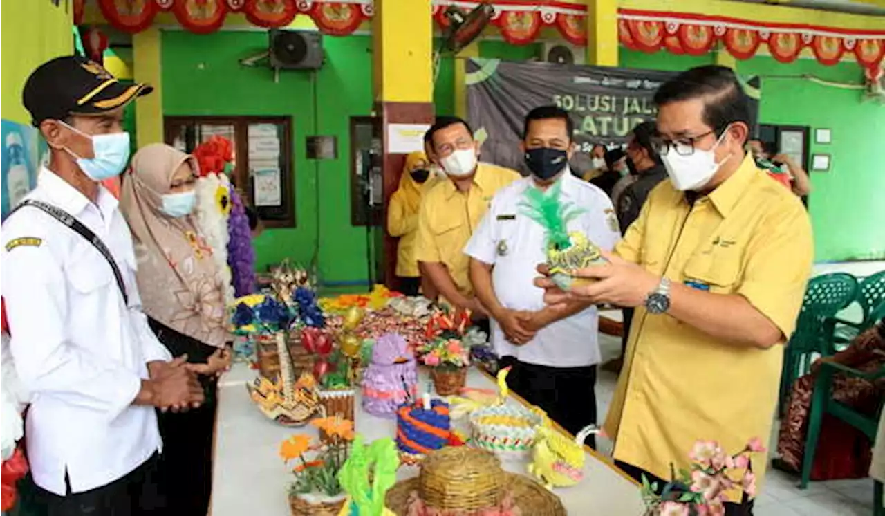 Petrokimia Gresik Tukar Sampah Plastik dengan Paket Sembako