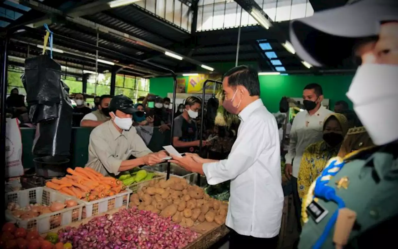 Jokowi Bagikan Bansos di Sejumlah Pasar di Bogor | Kabar24 - Bisnis.com