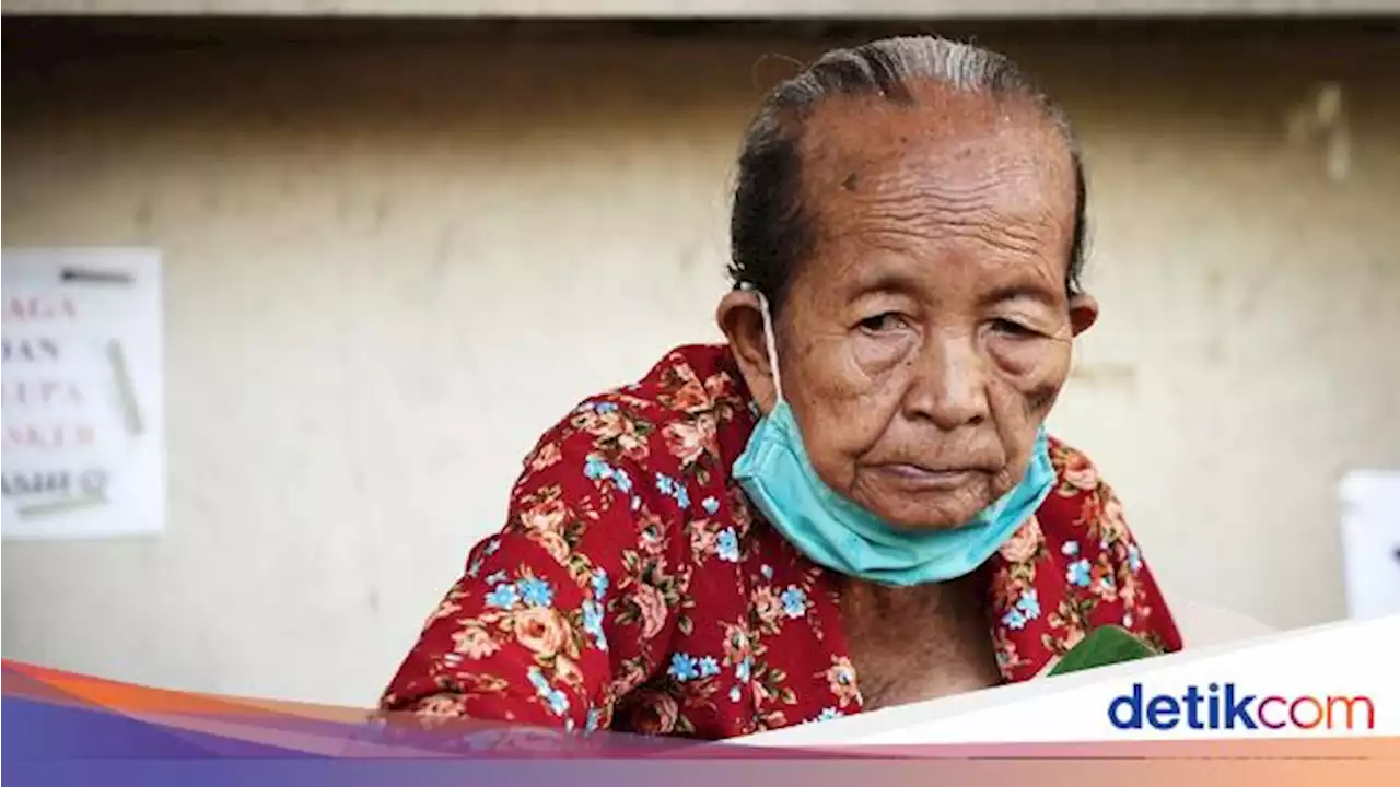 Semangat Hari Kartini, 5 Nenek 80 Tahun Ini Tetap Eksis Jual Makanan Tradisional