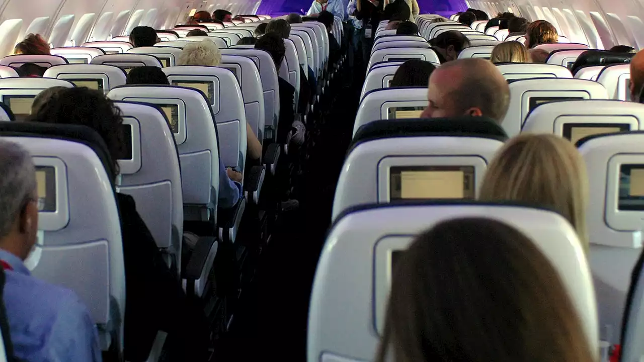 FAA pledges to keep zero tolerance policy for unruly travelers on flights