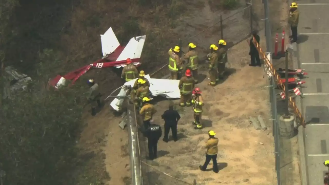 1 dead after plane crashes near freeway in Sylmar