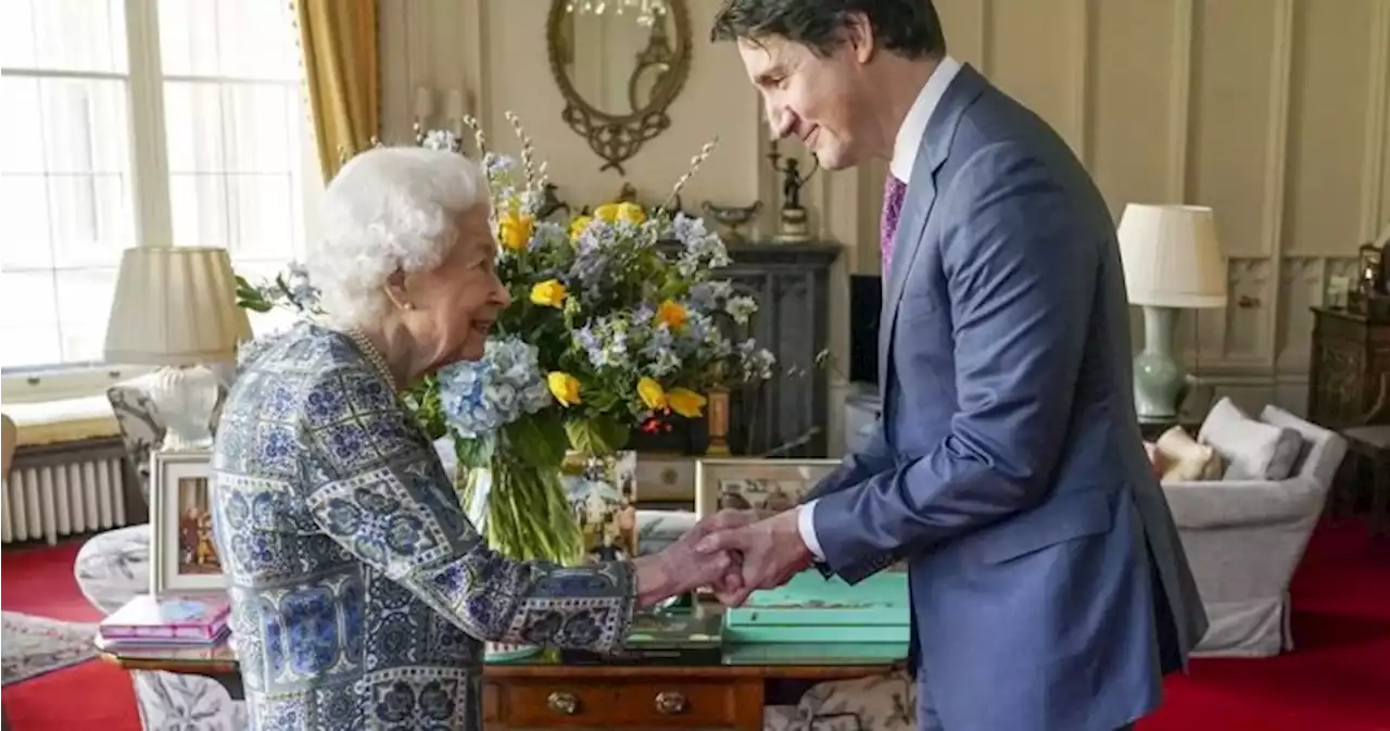 Canadians more open to cutting ties with monarchy, but still support Queen: poll - National | Globalnews.ca