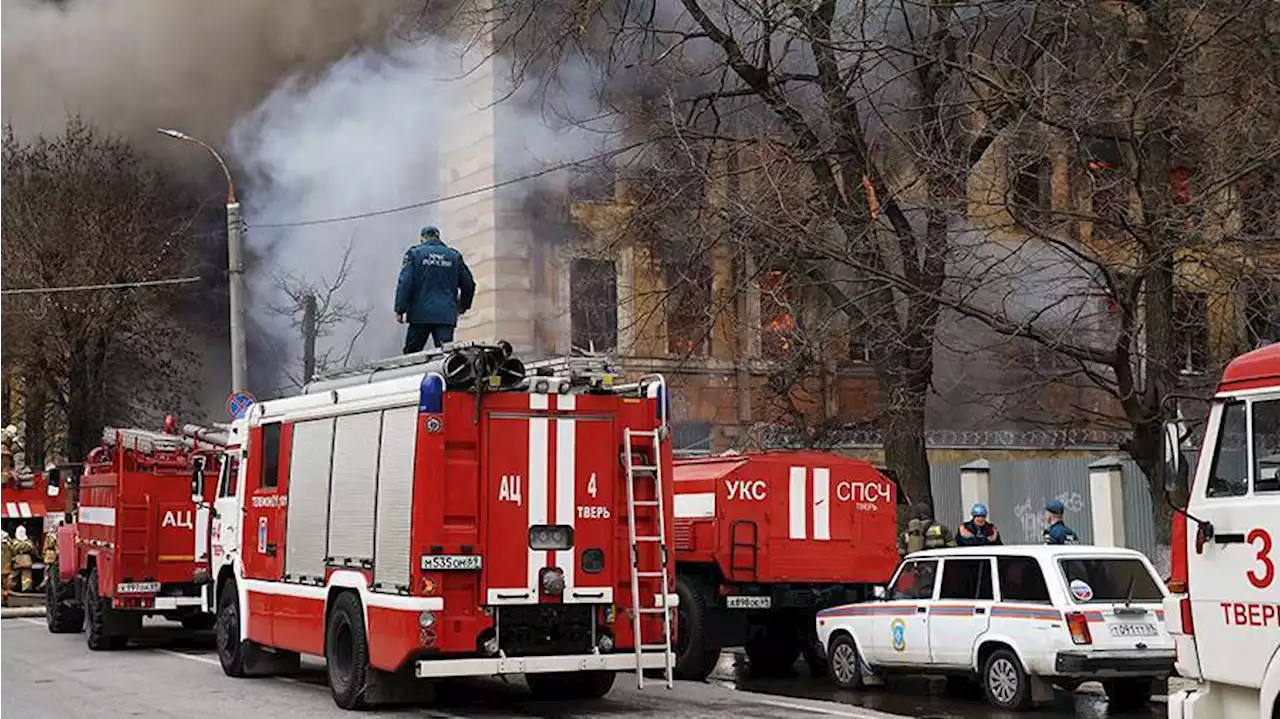 От 10 до 15 человек могут находиться под завалами военного НИИ в Твери