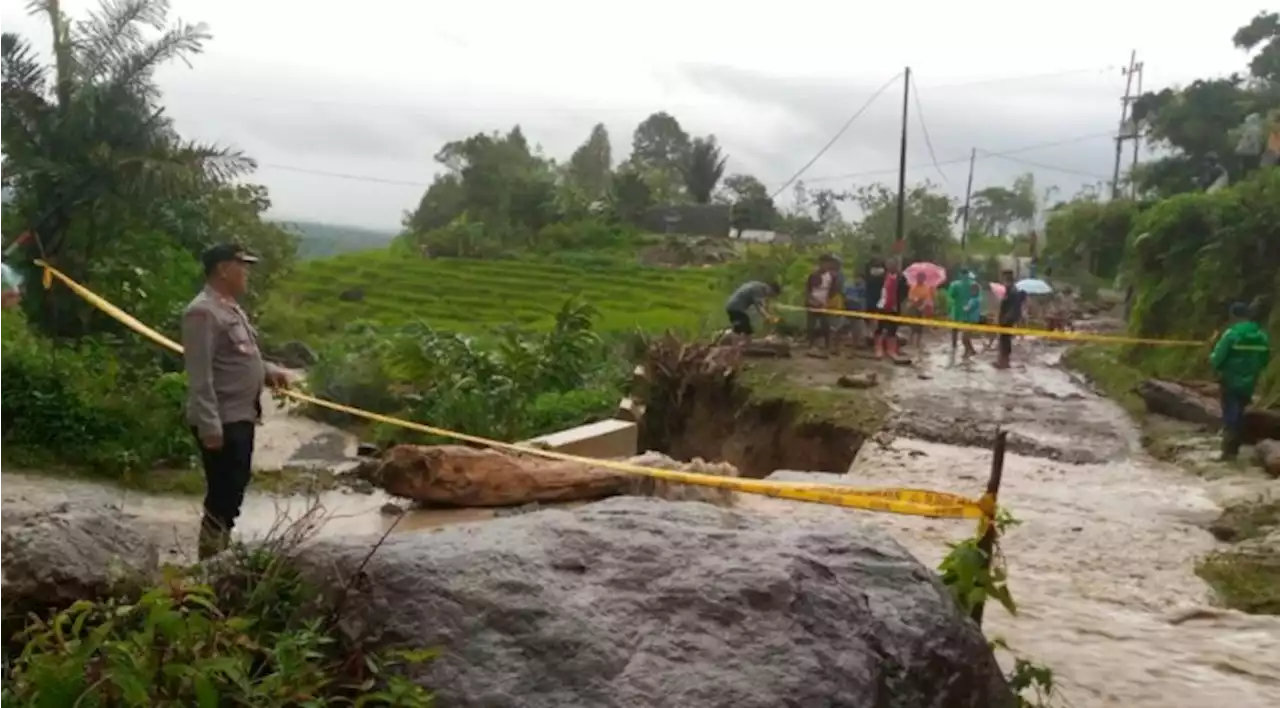 Banjir Bandang di Humbahas, Jalan Antar Desa Rusak