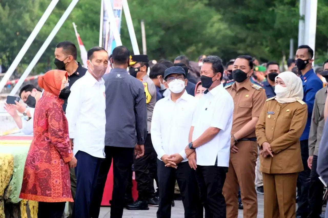 Jokowi Datangi Kampung Nelayan Bulak, Warga Minta Dibuatkan Pemecah Ombak