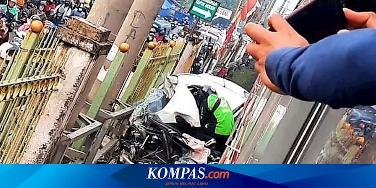 Mobil Tertabrak KRL di Depok, Bermula dari Pengemudi Terobos Palang Pintu, Jadwal Perjalanan Terganggu