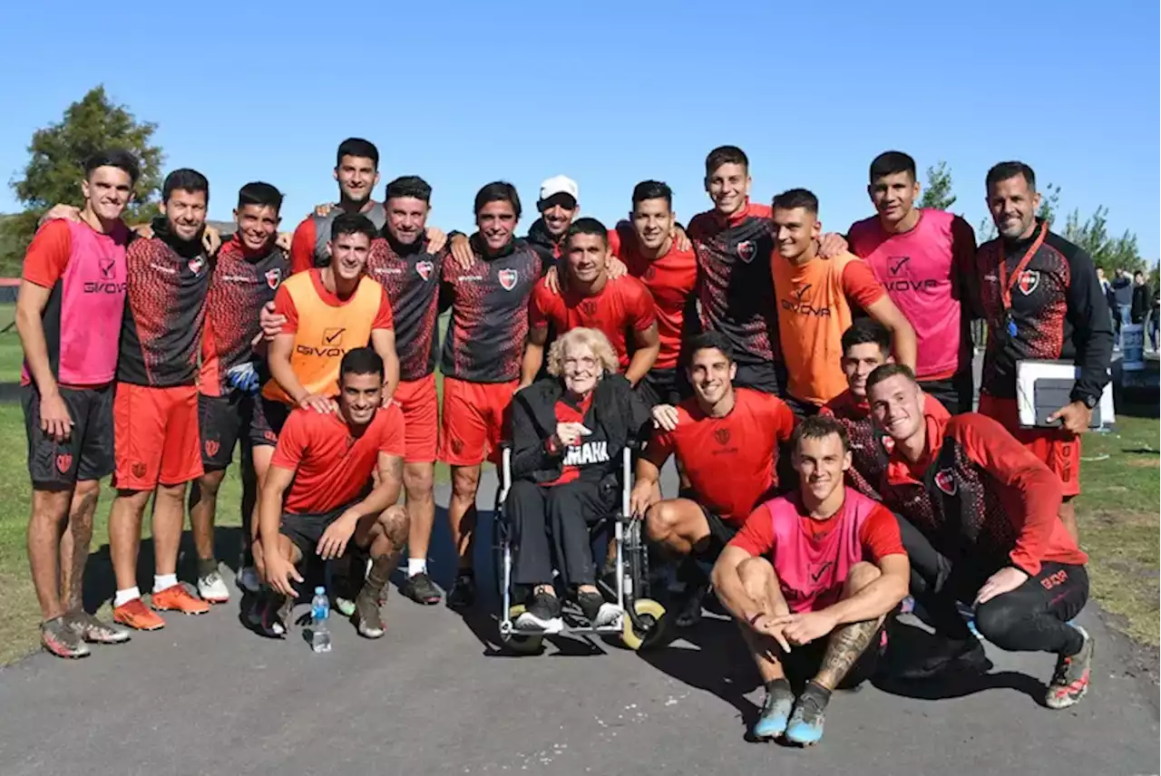 La emoción de una abuela hincha de Newell’s tras volver a la cancha 50 años después