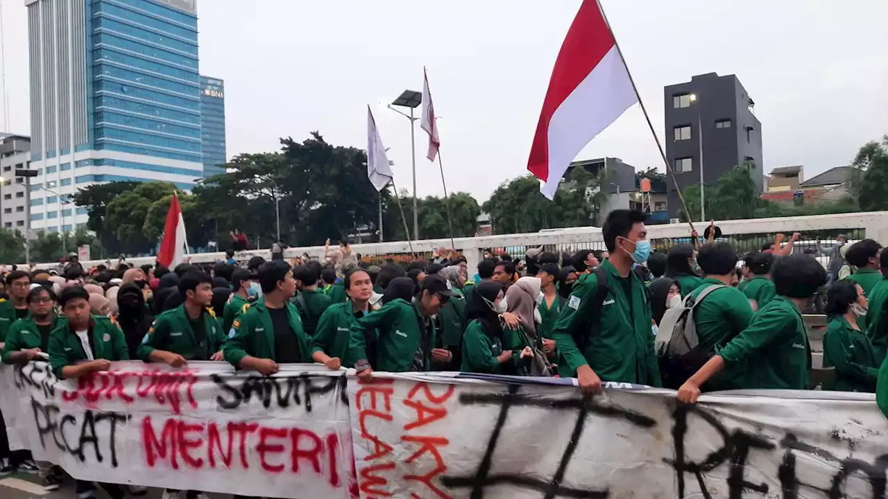 Demo Mahasiswa dan Buruh di DPR Usai, Masa Bubar dengan Tertib