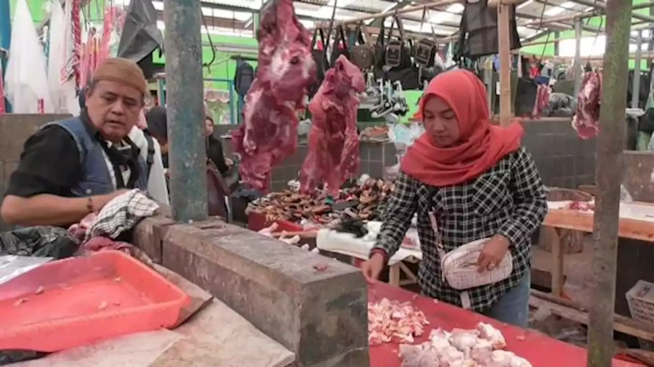 Daya Beli Turun Harga Daging Sapi dan Ayam di Subang Turun