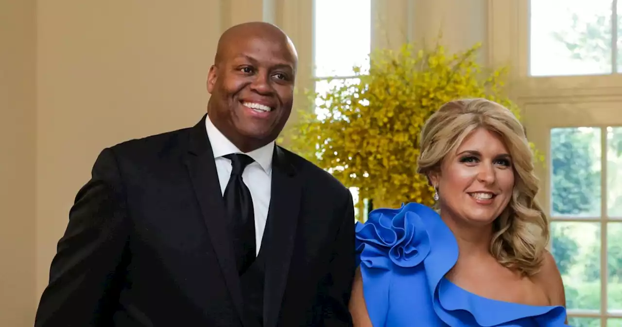 Michelle Obama's brother, his wife sue Milwaukee private school for alleged racial bias